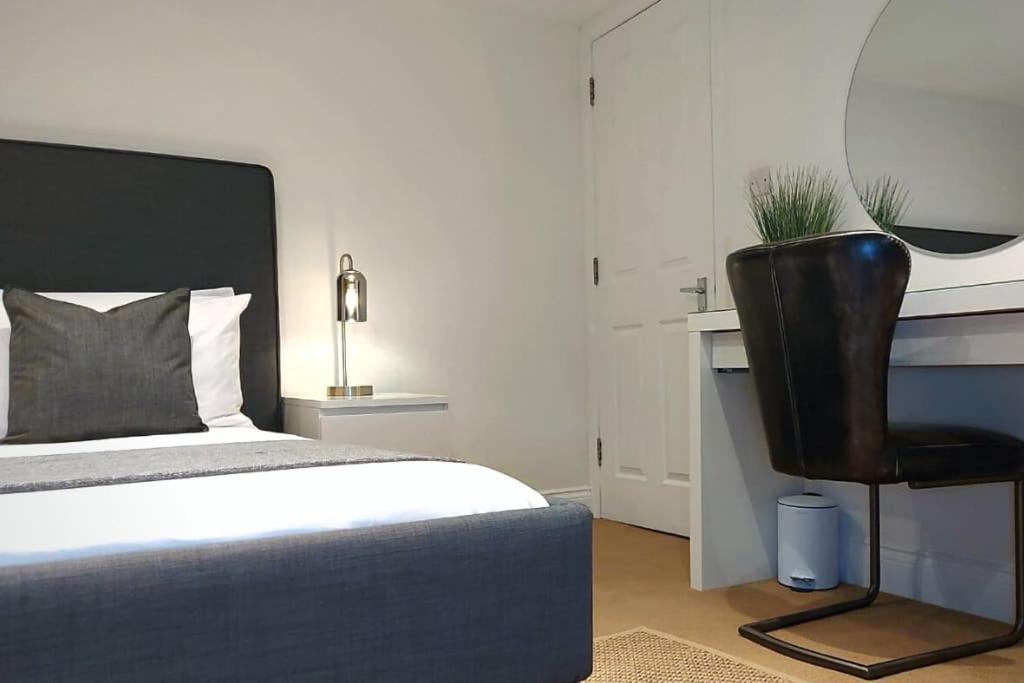 Stylish Apartment In City Centre With Parking Престон Экстерьер фото