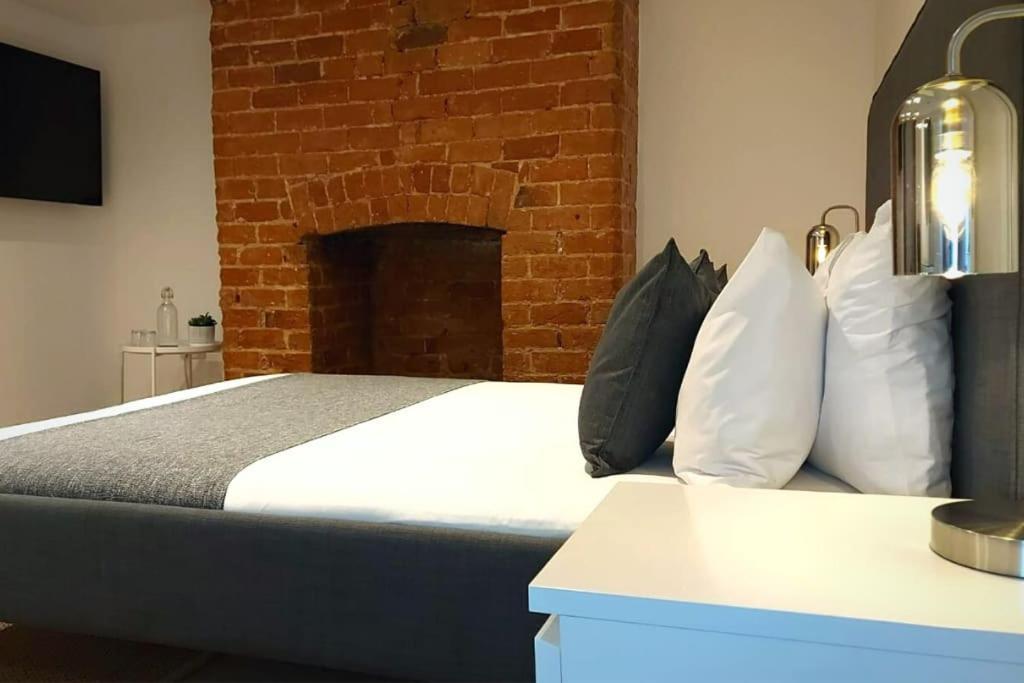 Stylish Apartment In City Centre With Parking Престон Экстерьер фото