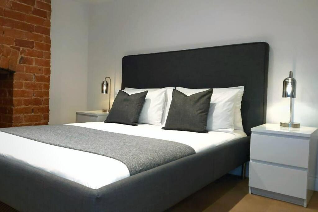 Stylish Apartment In City Centre With Parking Престон Экстерьер фото