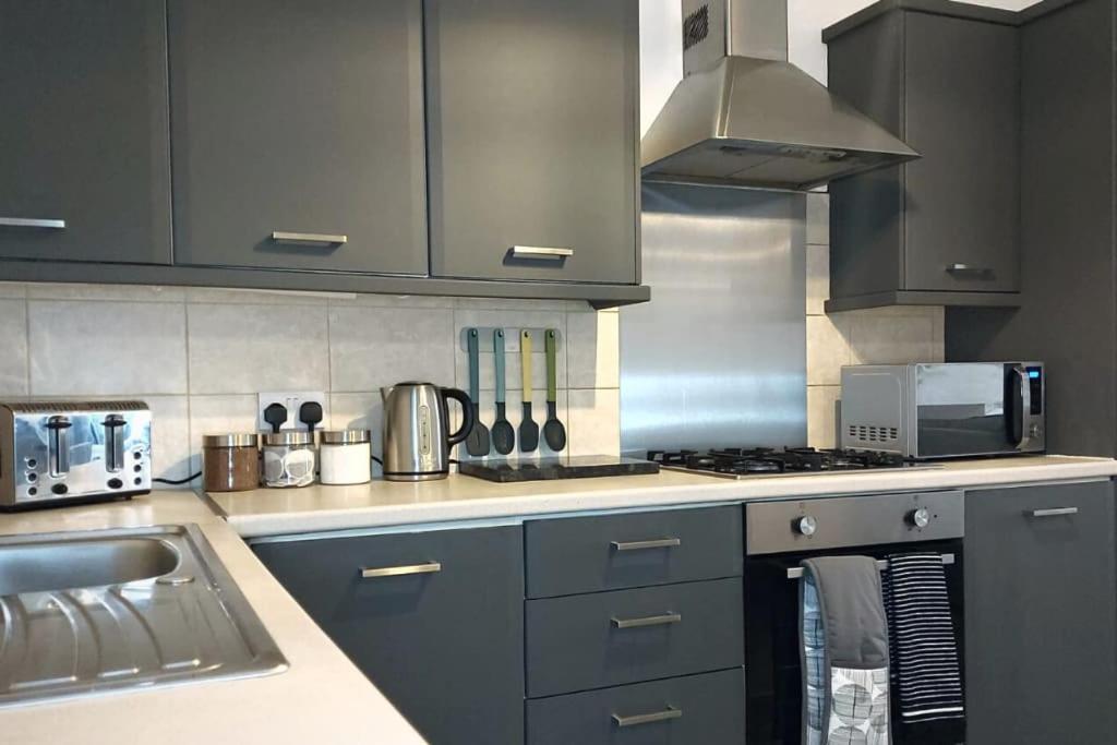Stylish Apartment In City Centre With Parking Престон Экстерьер фото