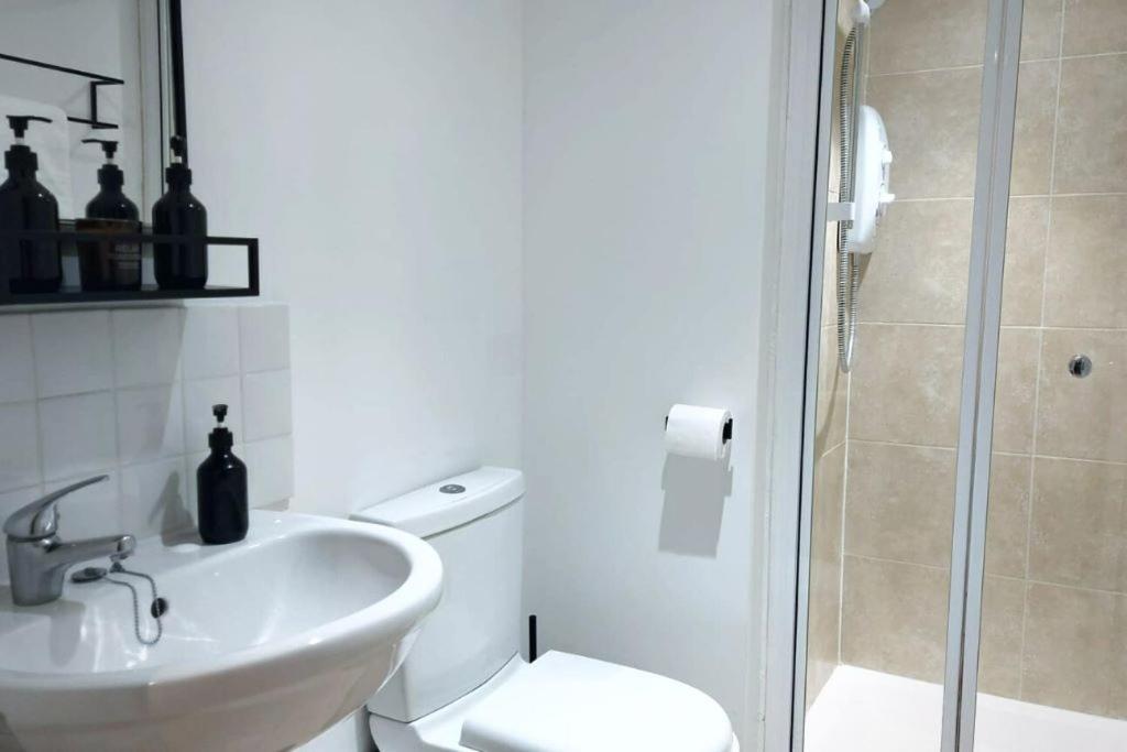 Stylish Apartment In City Centre With Parking Престон Экстерьер фото